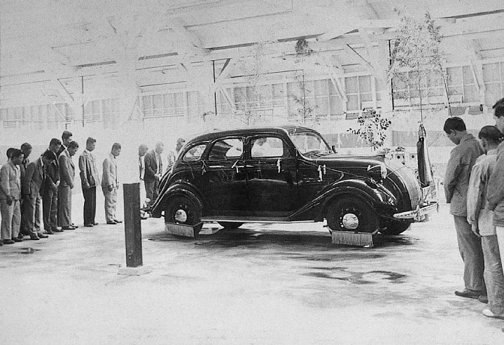http://www.toyota-global.com/company/history_of_toyota/75years/text/taking_on_the_automotive_business/chapter2/section2/images/l01_02_02_03_img02.jpg