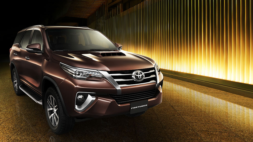 Toyota_Fortuner_front
