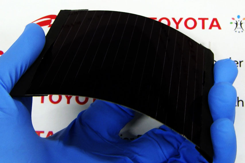 The flexible CIS solar cell mini-module that has joint-researched with Toyota and the National Institute of Advanced Industrial Science and Technology (AIST).