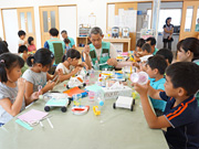 Making model-car workshop for children in Ofunato City